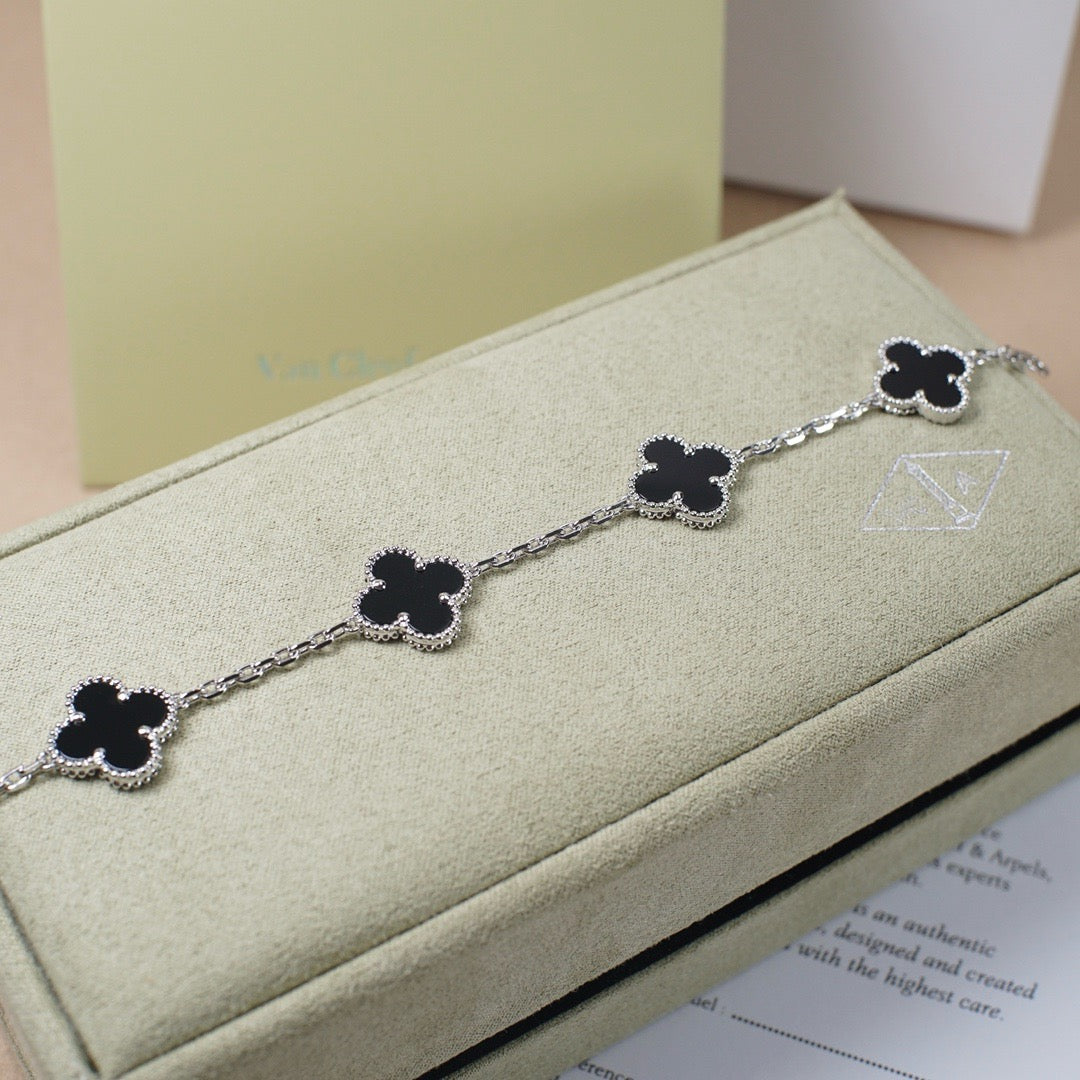 [Super CiCi ] CLOVER 5 MOTIF ONYXS BRACELET COLLECTION