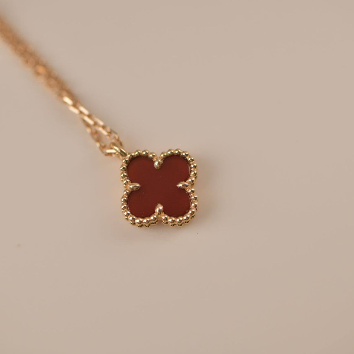 [Super CiCi ]CLOVER MINI 9.5MM WHITE CARNELIANS NECKLACE