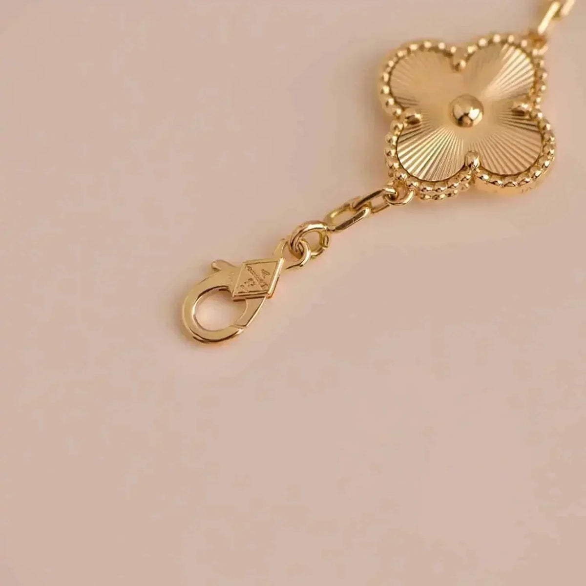[Super CiCi ] CLOVER 5 MOTIF LASER BRACELET COLLECTION