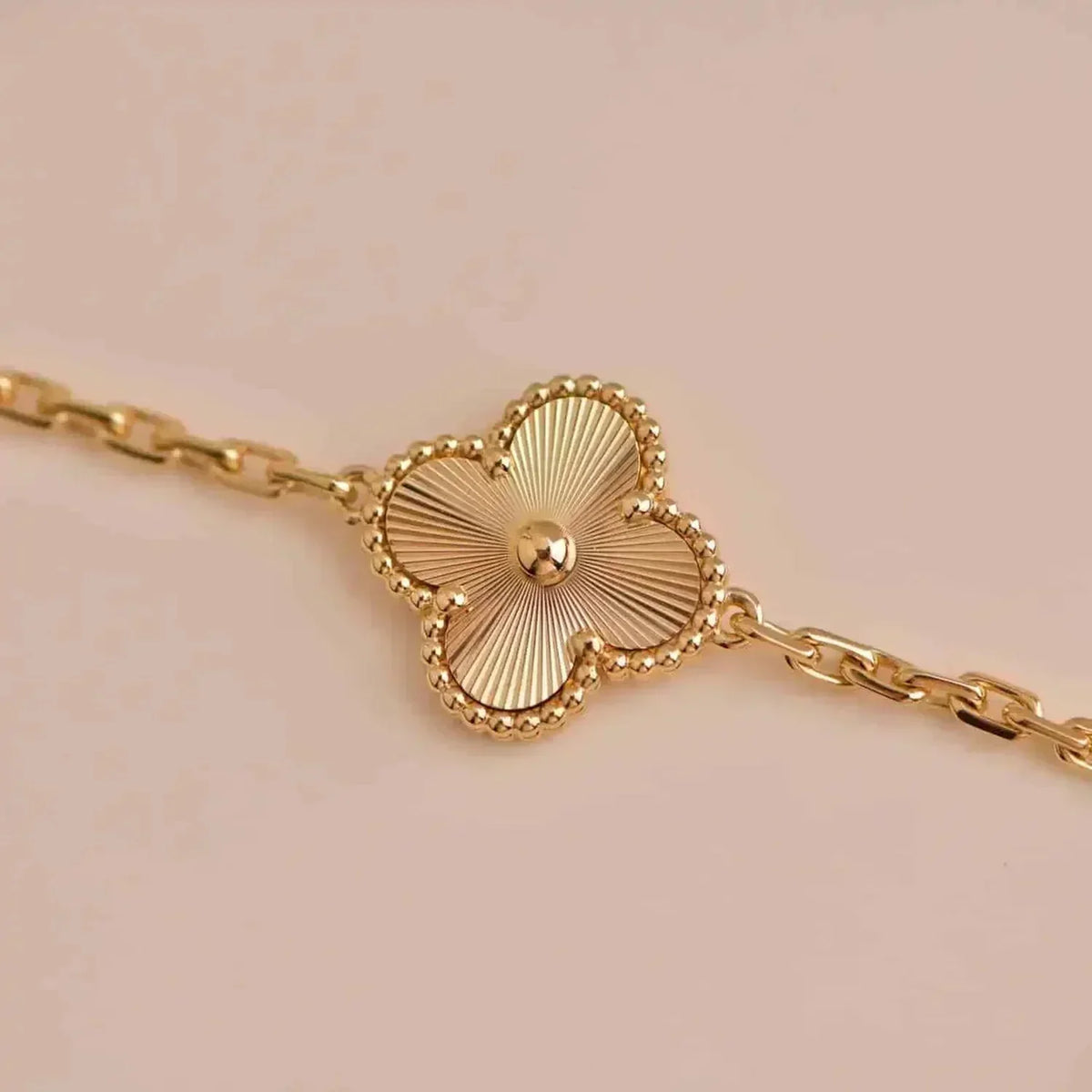 [Super CiCi ] CLOVER 5 MOTIF LASER BRACELET COLLECTION
