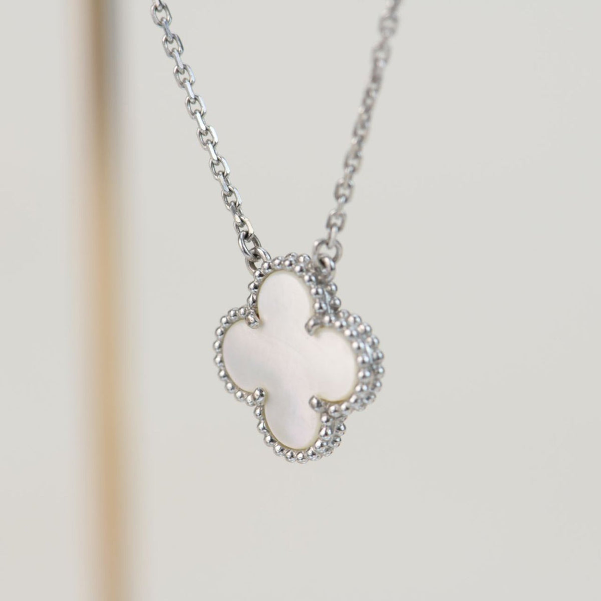 [Super CiCi ]CLOVER  15MM WHITE MOTHER-OF-PEARL SILVER