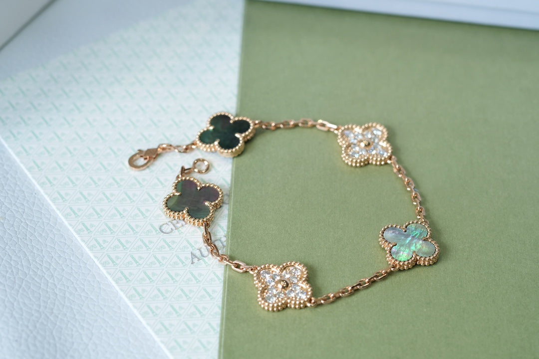 [Super CiCi ] CLOVER 5 MOTIF GRAY MOP BRACELET COLLECTION