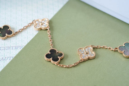 [Super CiCi ] CLOVER 5 MOTIF GRAY MOP BRACELET COLLECTION
