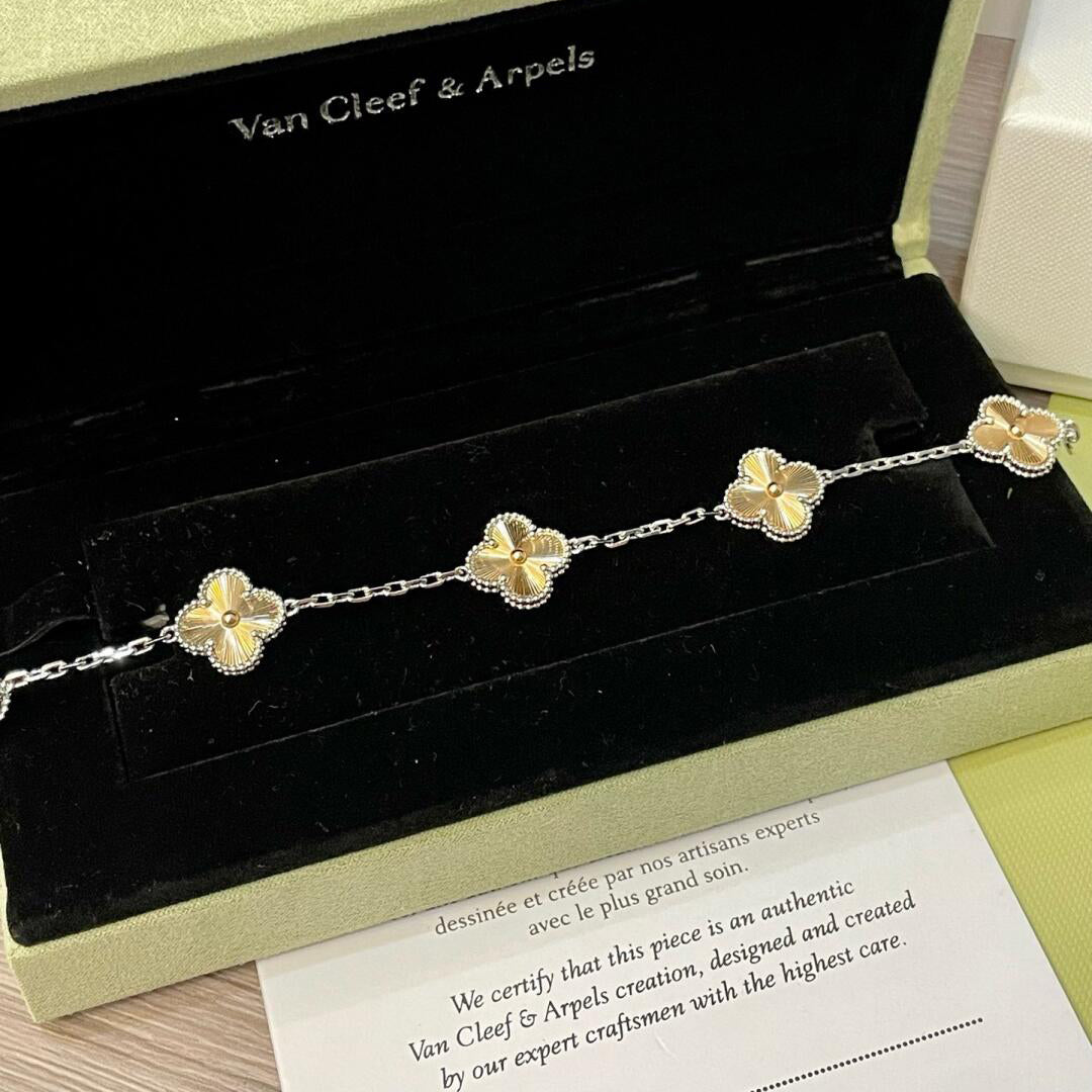 [Super CiCi ]CLOVER  5 MOTIFS  CHRISTMAS LIMITED EDITION BRACELET