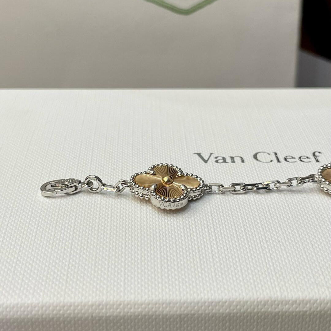 [Super CiCi ]CLOVER  5 MOTIFS  CHRISTMAS LIMITED EDITION BRACELET