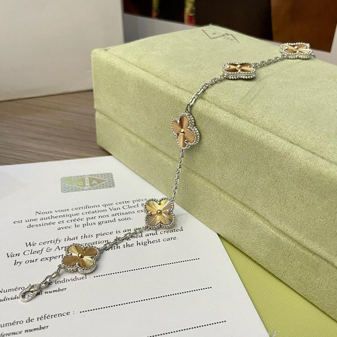 [Super CiCi ]CLOVER  5 MOTIFS  CHRISTMAS LIMITED EDITION BRACELET