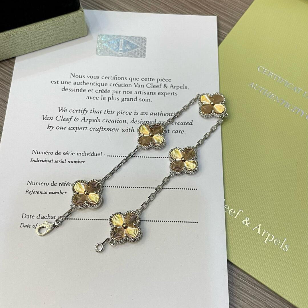 [Super CiCi ]CLOVER  5 MOTIFS  CHRISTMAS LIMITED EDITION BRACELET