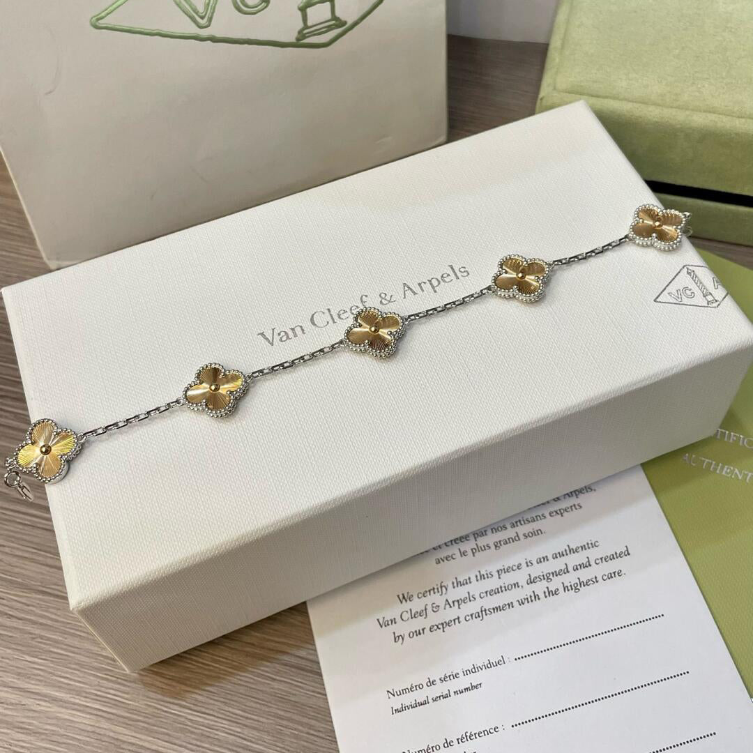 [Super CiCi ]CLOVER  5 MOTIFS  CHRISTMAS LIMITED EDITION BRACELET