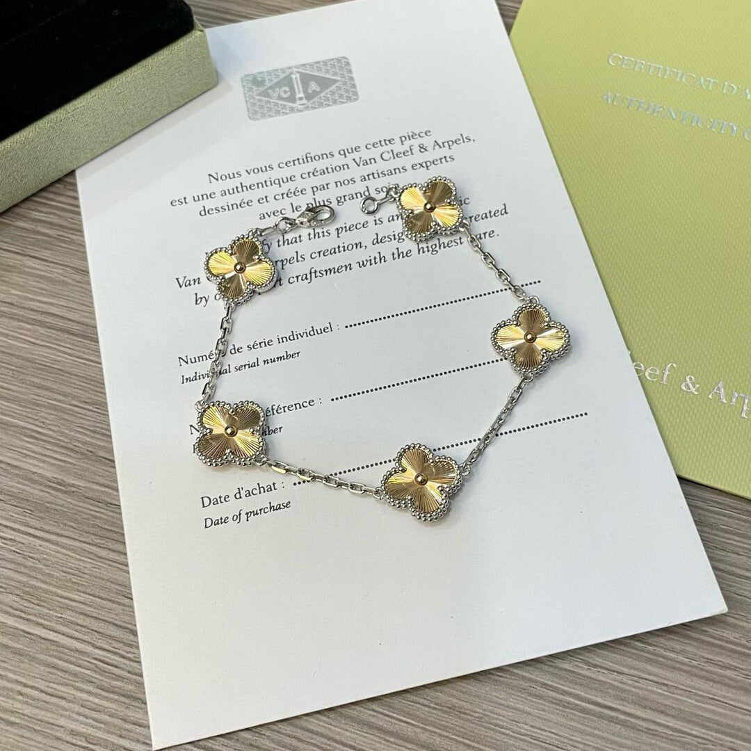 [Super CiCi ]CLOVER  5 MOTIFS  CHRISTMAS LIMITED EDITION BRACELET