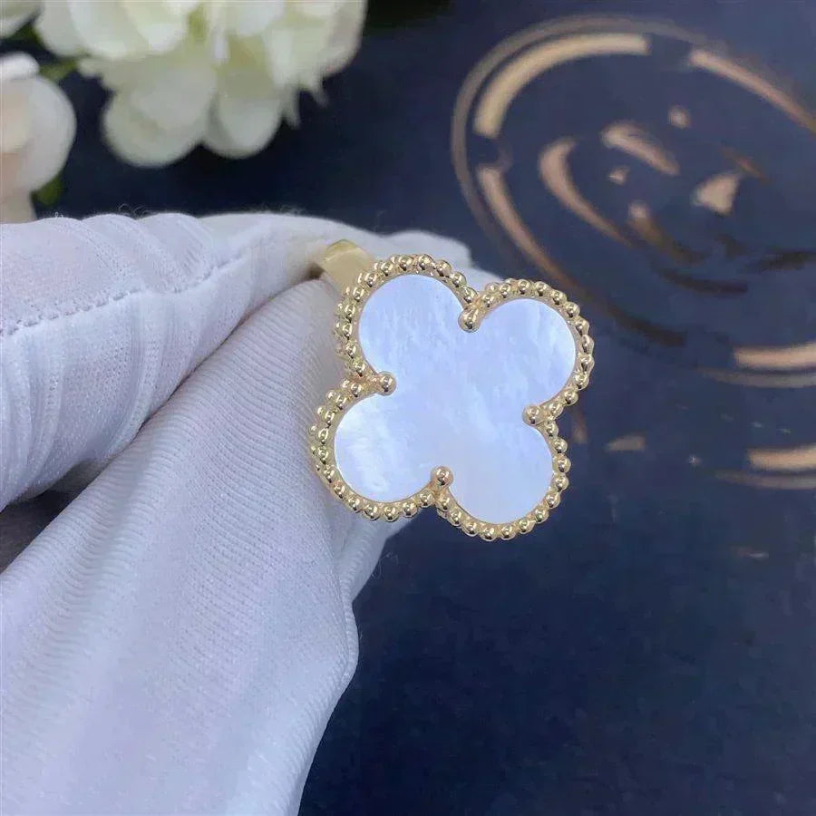 [Super CiCi ]CLOVER WHITE MOP RING