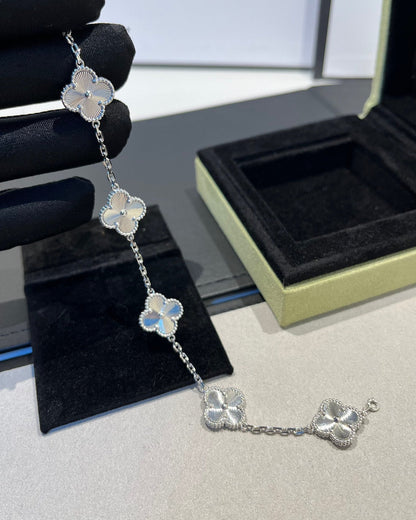 [Super CiCi ] CLOVER 5 MOTIF LASER BRACELET COLLECTION