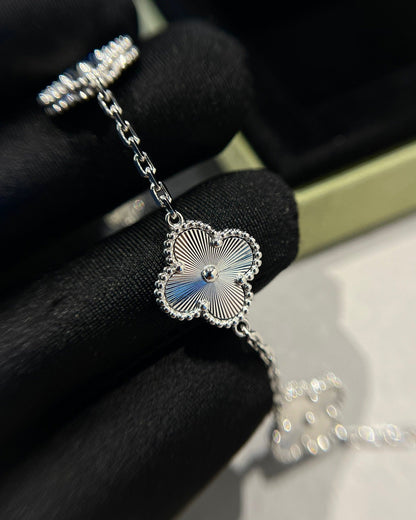 [Super CiCi ] CLOVER 5 MOTIF LASER BRACELET COLLECTION