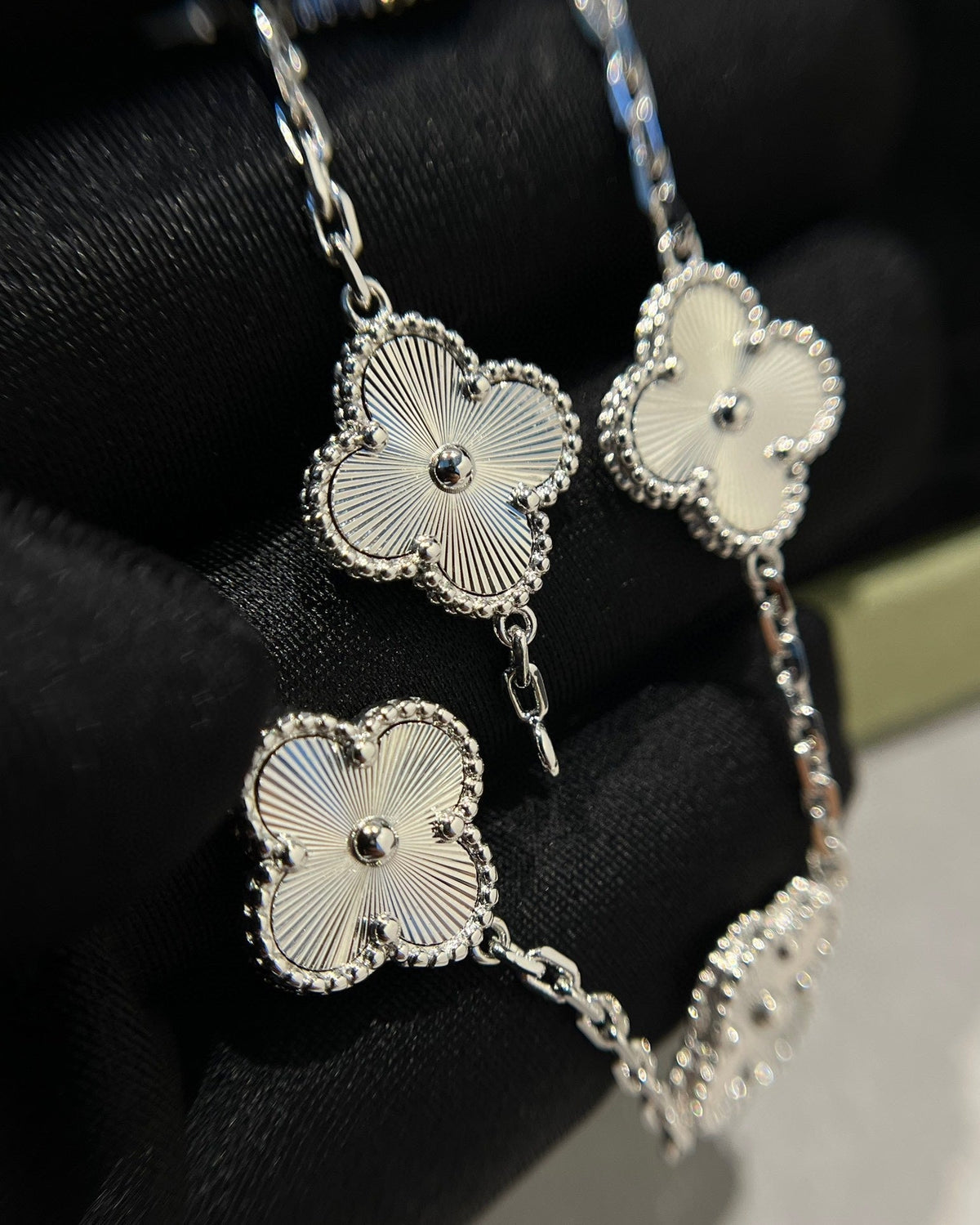 [Super CiCi ] CLOVER 5 MOTIF LASER BRACELET COLLECTION