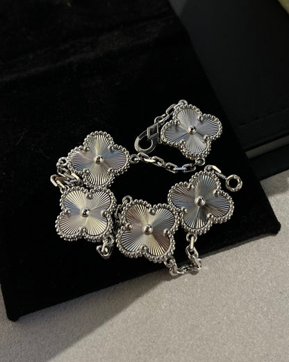 [Super CiCi ] CLOVER 5 MOTIF LASER BRACELET COLLECTION