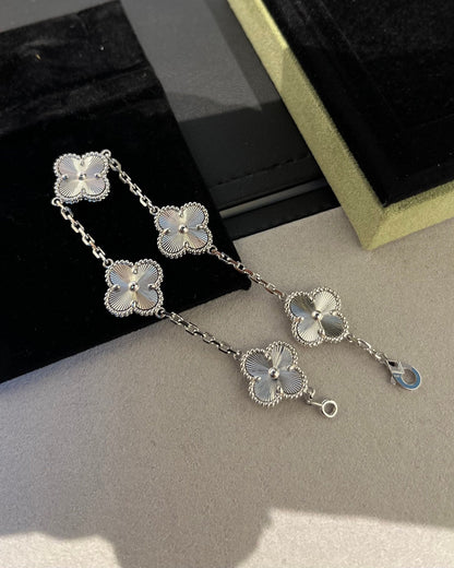 [Super CiCi ] CLOVER 5 MOTIF LASER BRACELET COLLECTION